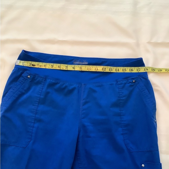 Uniform for female health care worker. - Picture 3 of 7